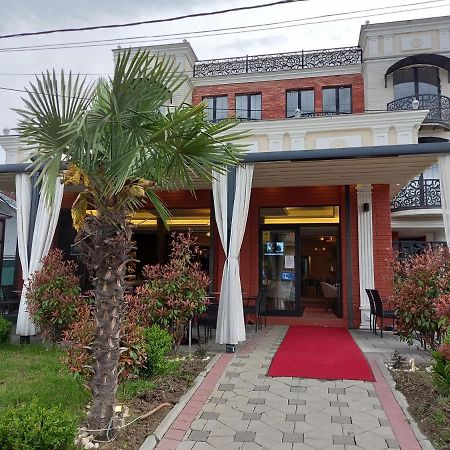 Conti Hotel & Restaurant Gjakova Buitenkant foto