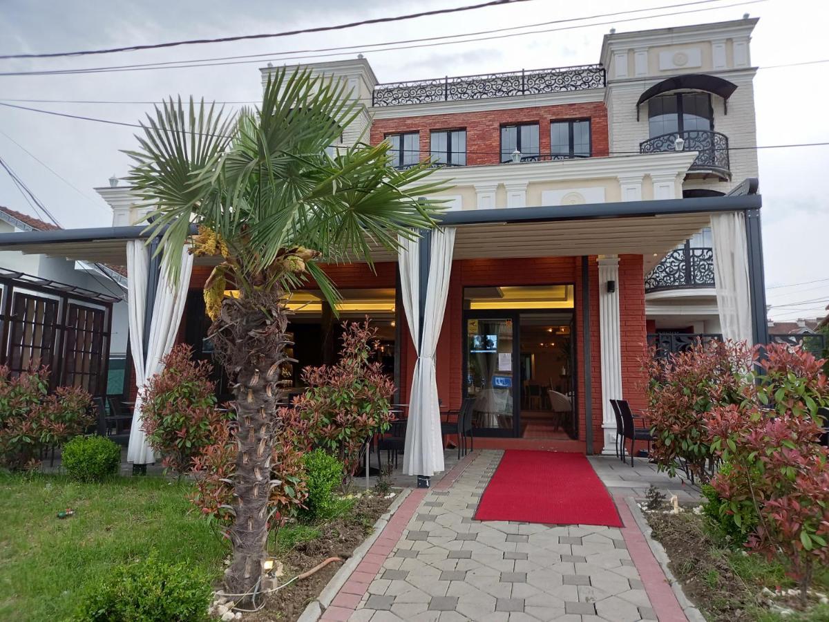 Conti Hotel & Restaurant Gjakova Buitenkant foto